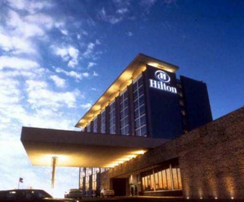 Hilton Toronto Airport Hotel & Suites