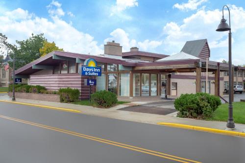 Days Inn & Suites Rhinelander