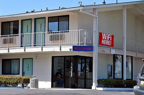 Motel 6 Bakersfield Convention Center