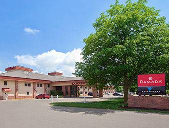 Ramada Saginaw Hotel & Suites